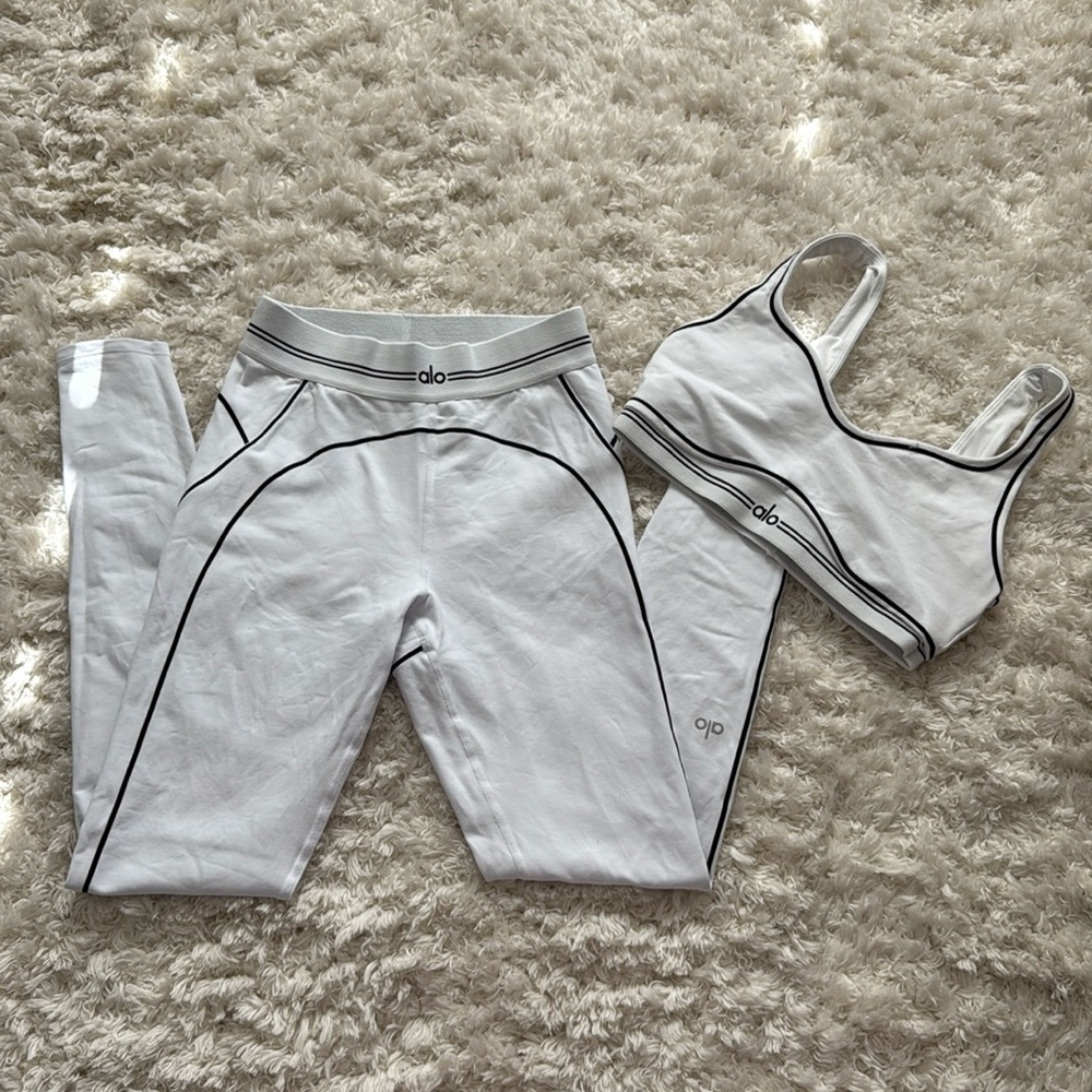 ALO Yoga white Heart throb set